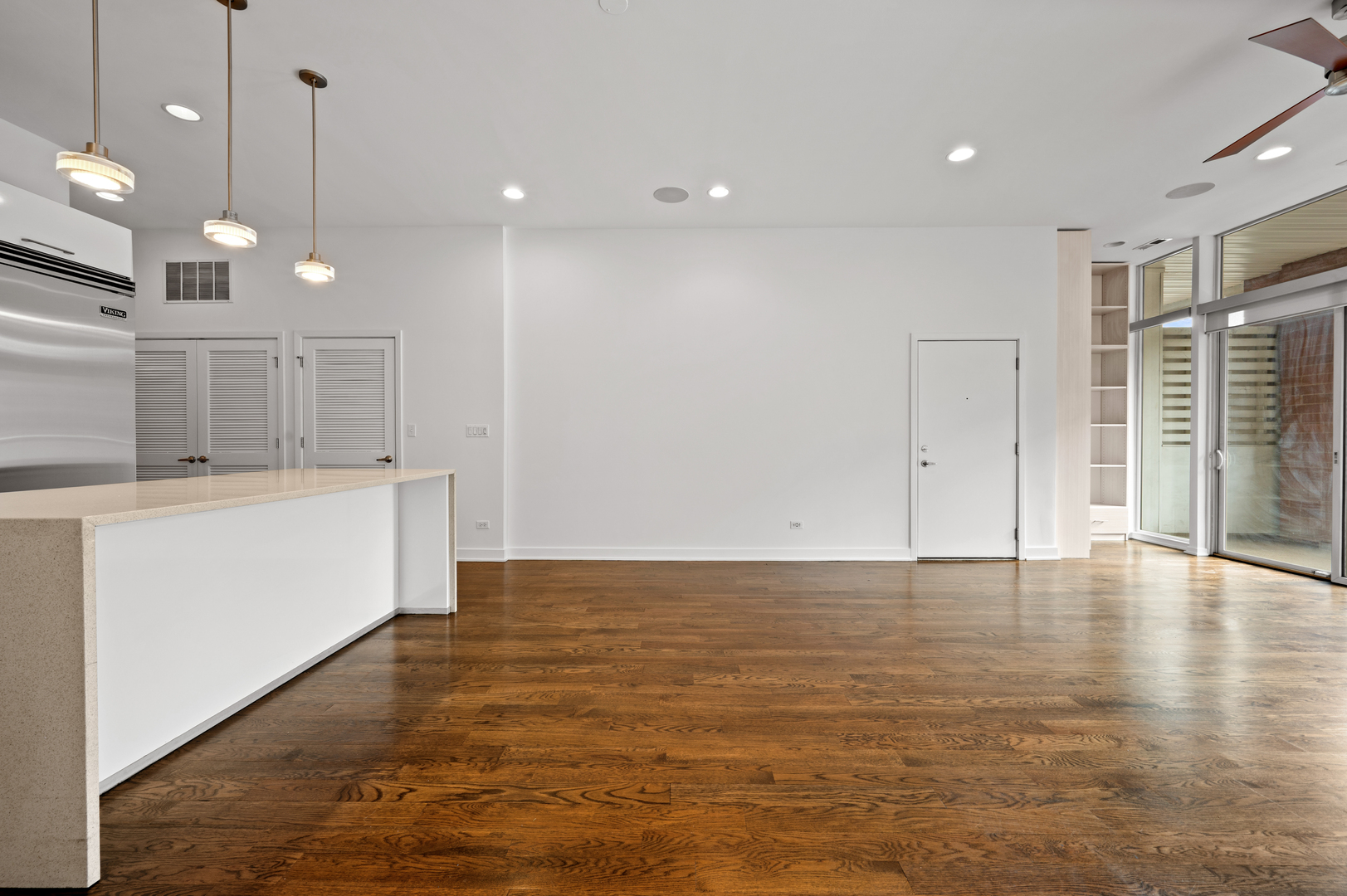 1611 N Hermitage Avenue Unit: 205