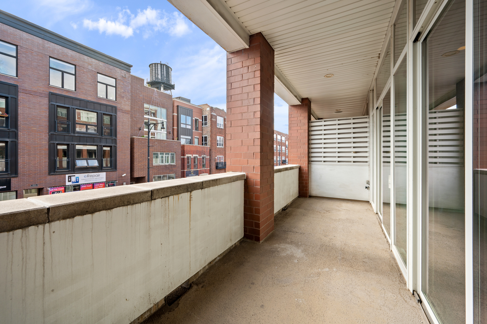 1611 N Hermitage Avenue Unit: 205