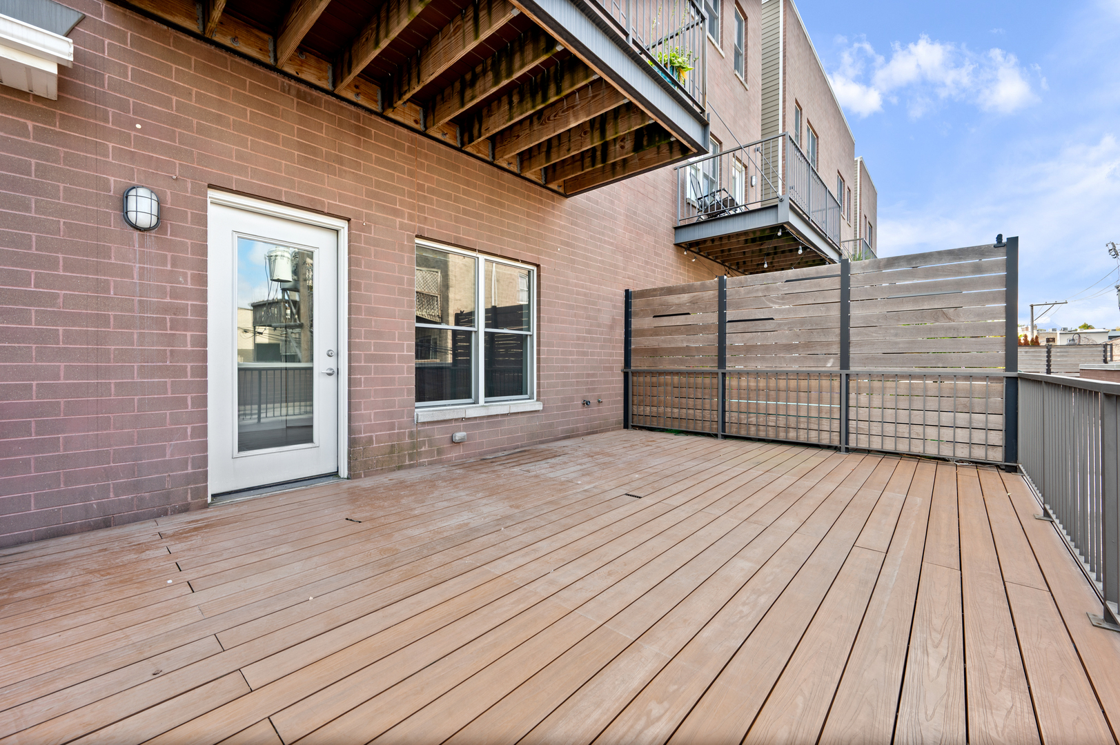 1611 N Hermitage Avenue Unit: 205