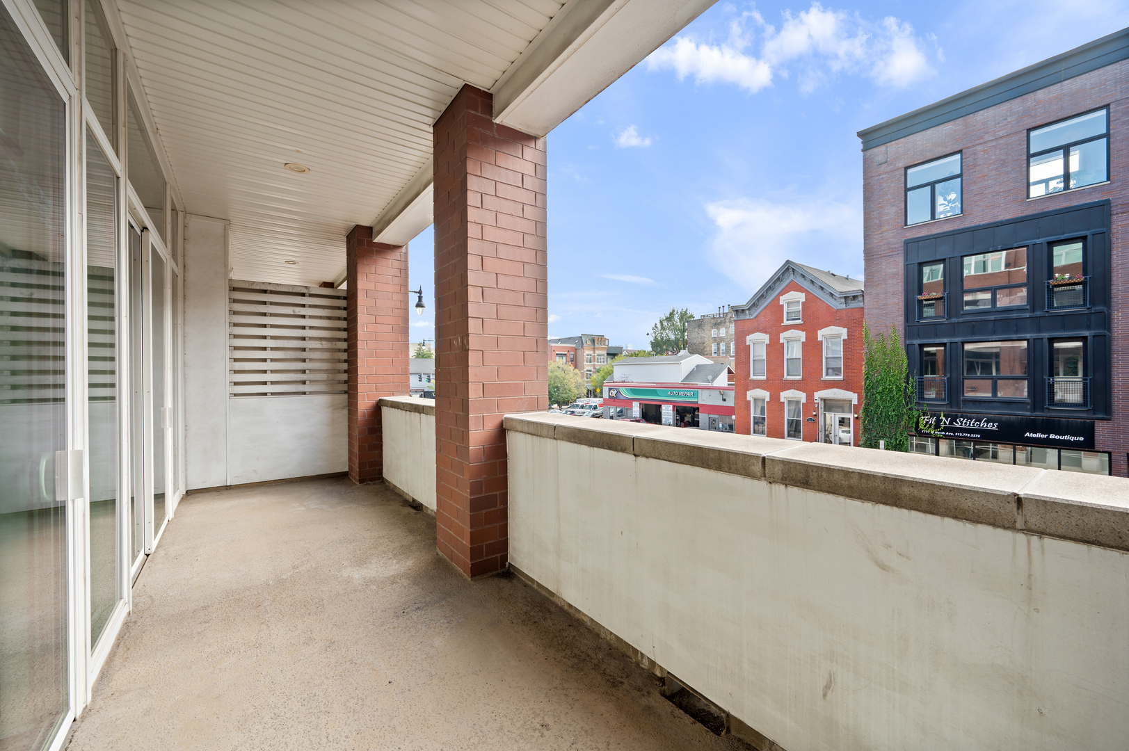 1611 N Hermitage Avenue Unit: 205