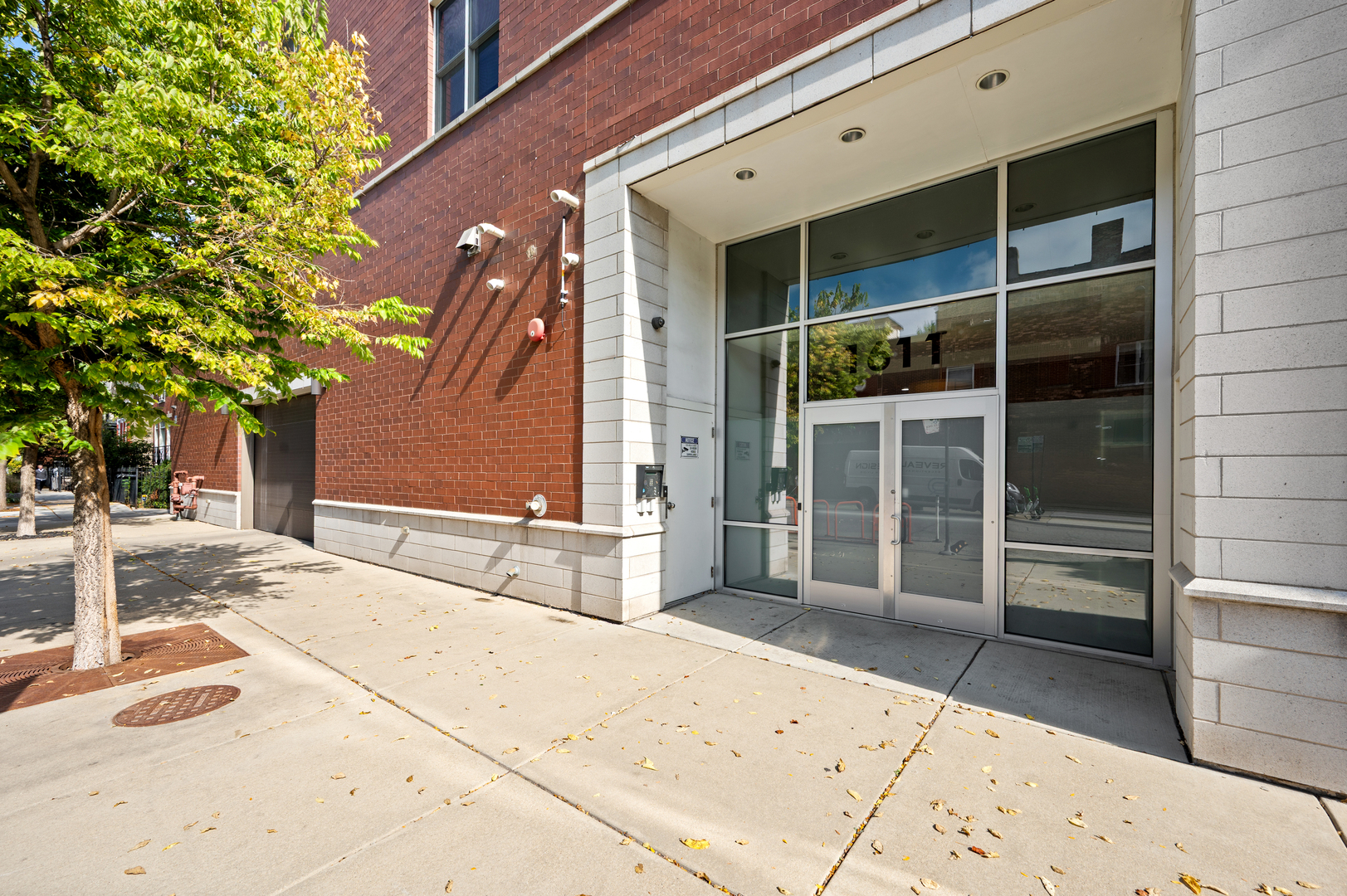 1611 N Hermitage Avenue Unit: 205