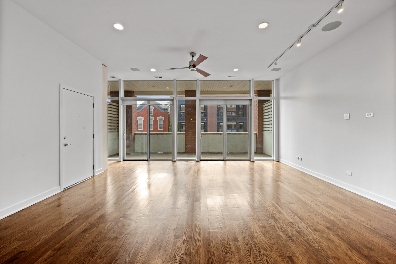 1611 N Hermitage Avenue Unit: 205