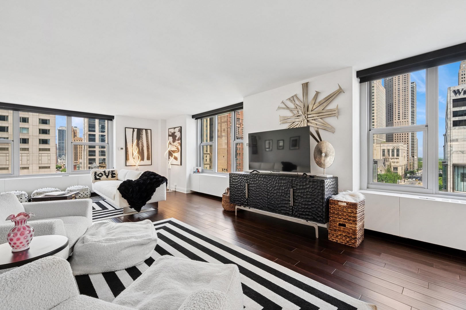 777 N Michigan Avenue Unit: 1001