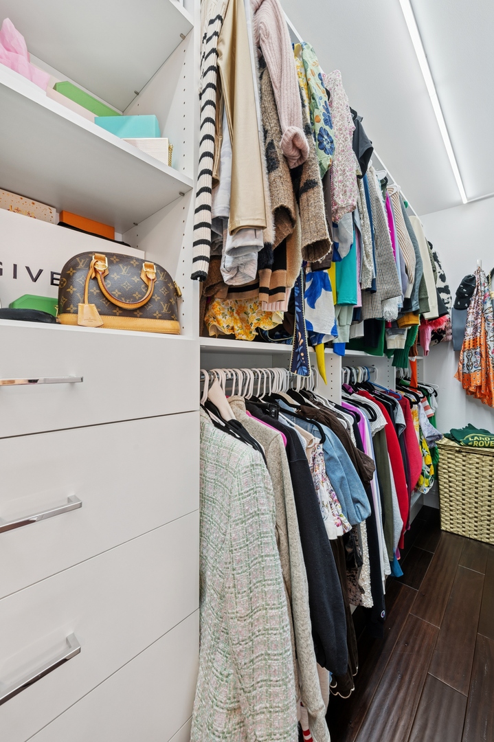 777 N Michigan Avenue Unit: 1001