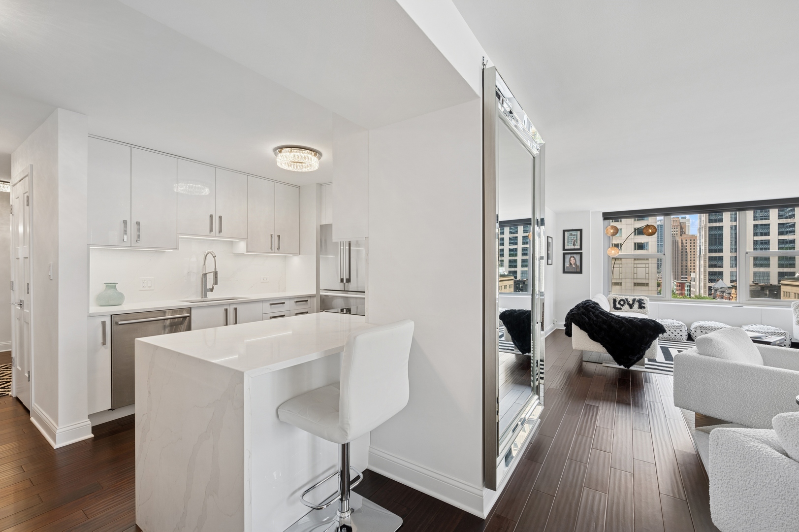 777 N Michigan Avenue Unit: 1001