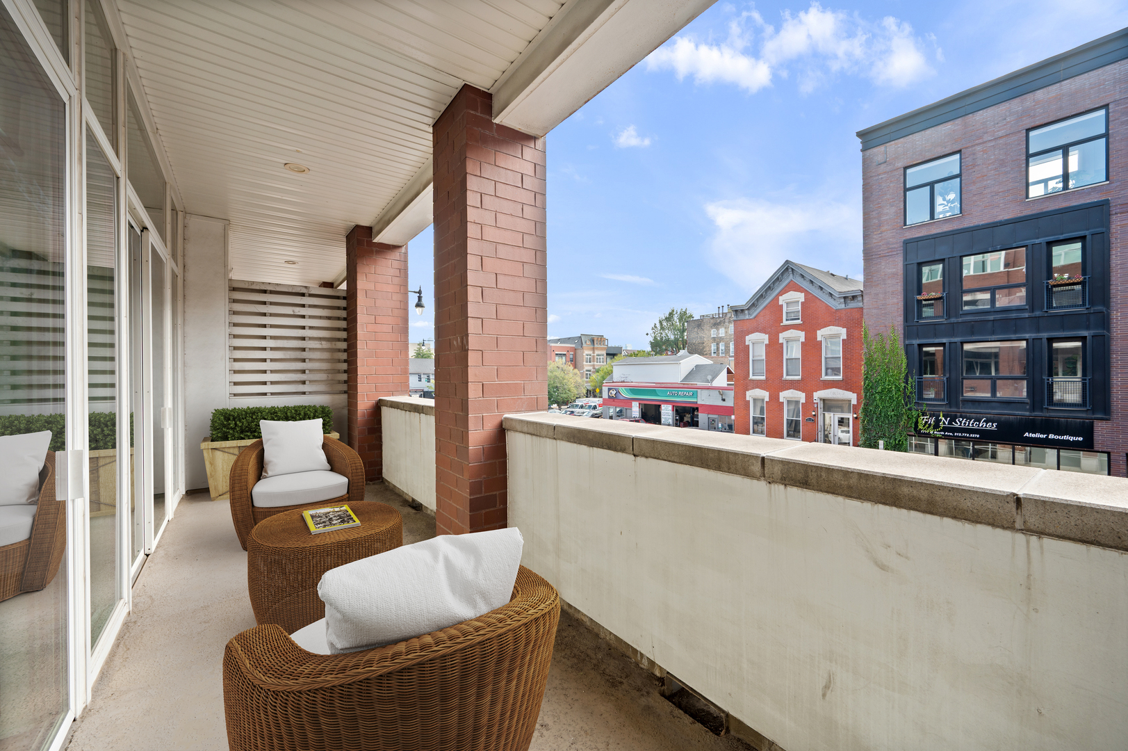 1611 N Hermitage Avenue Unit: 205