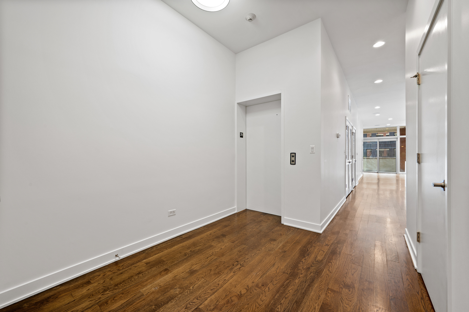 1611 N Hermitage Avenue Unit: 205