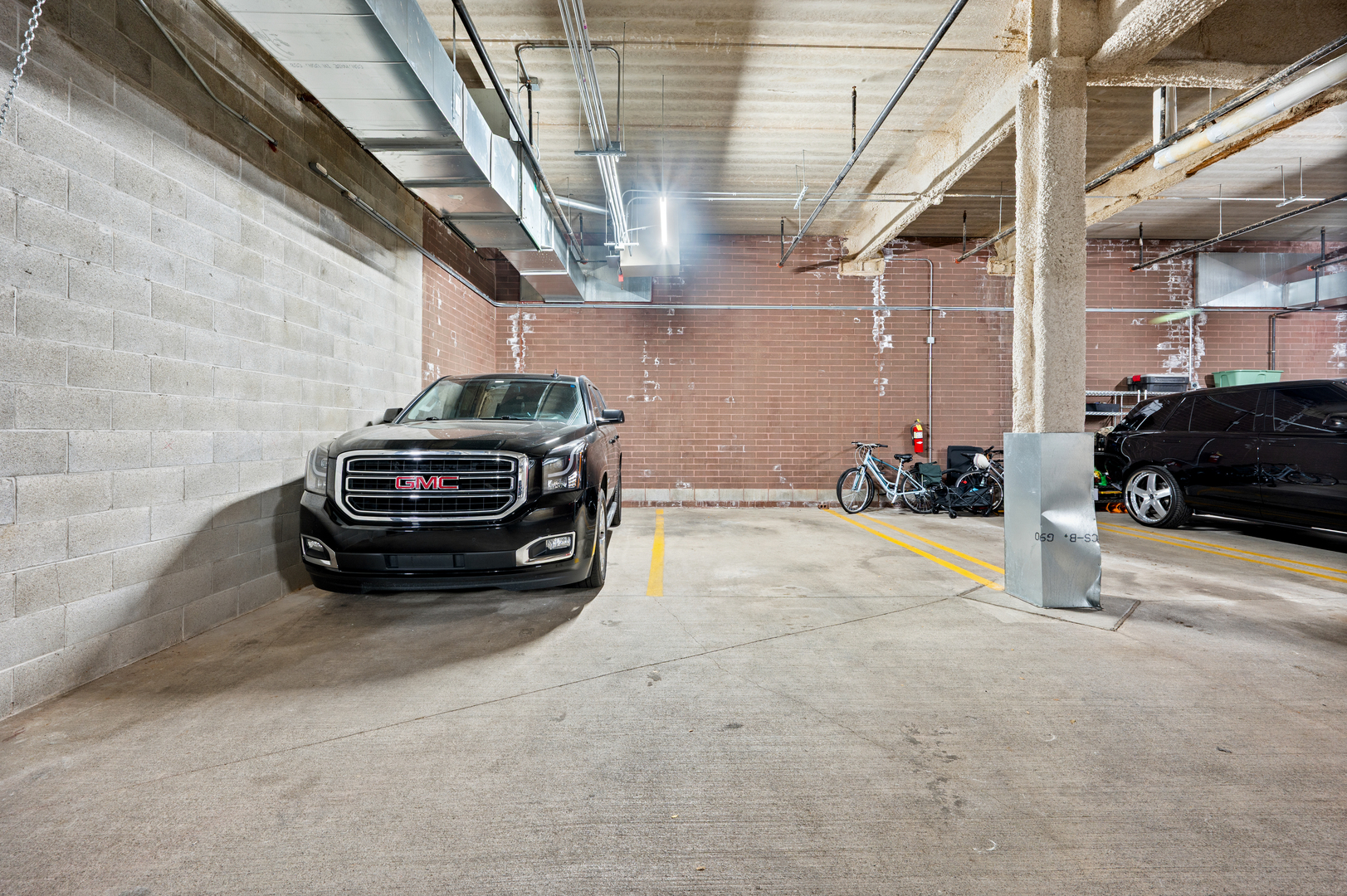 1611 N Hermitage Avenue Unit: 205