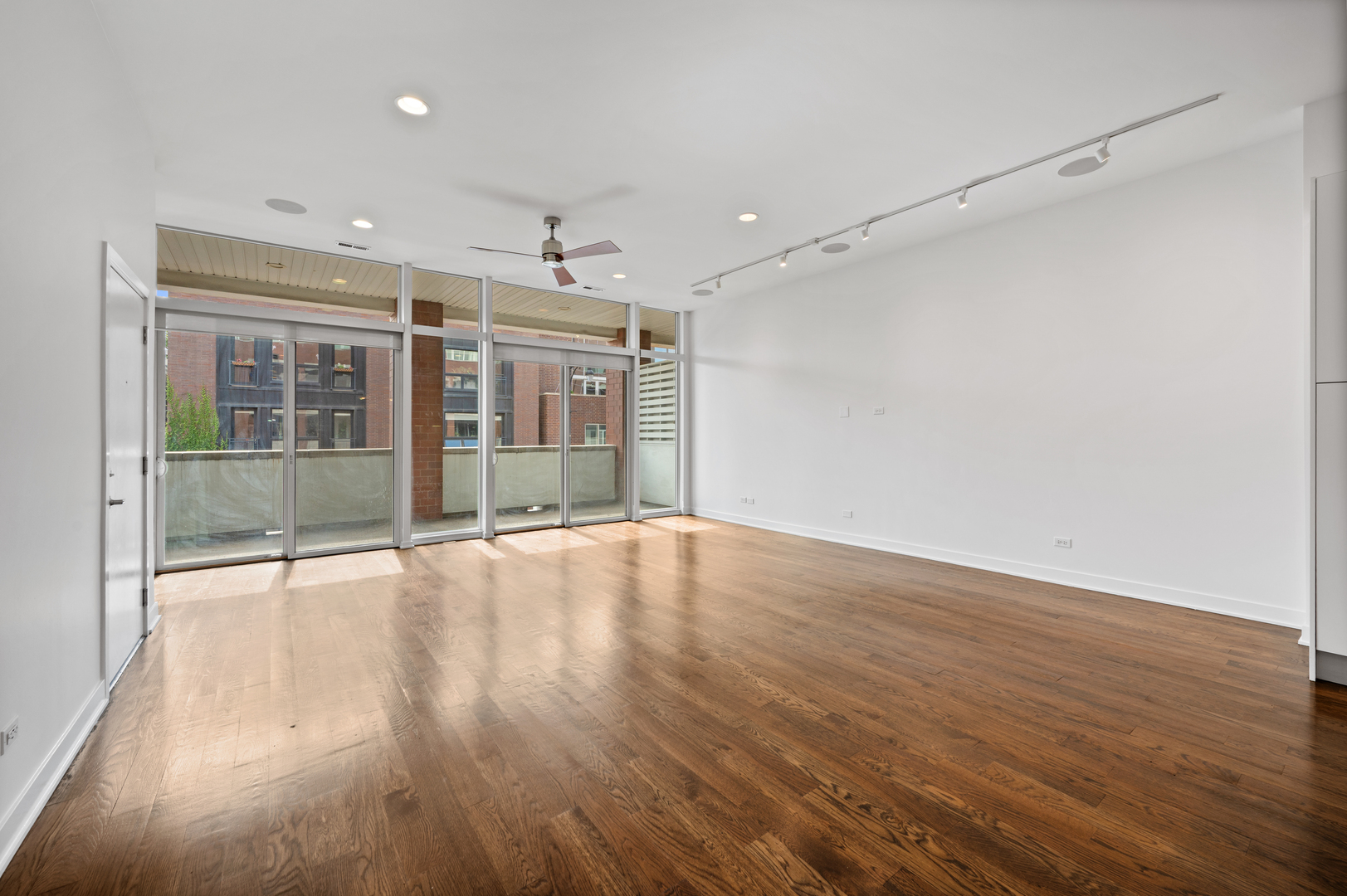 1611 N Hermitage Avenue Unit: 205