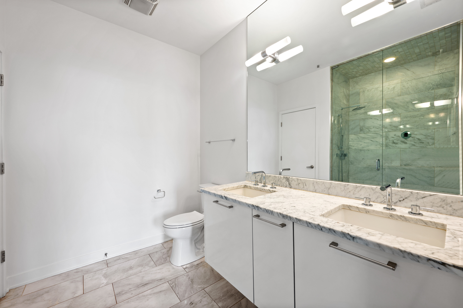 1611 N Hermitage Avenue Unit: 205