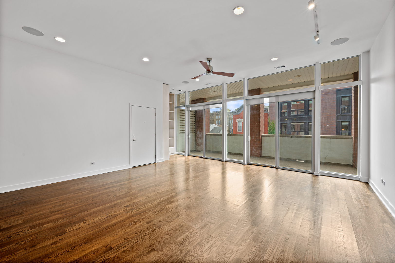 1611 N Hermitage Avenue Unit: 205