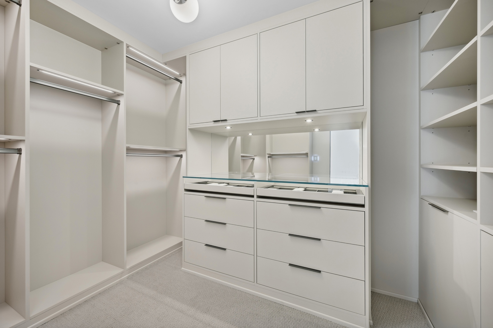 180 E PEARSON Street Unit: 5805