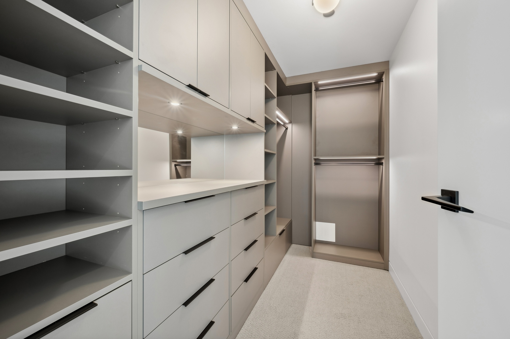 180 E PEARSON Street Unit: 5805