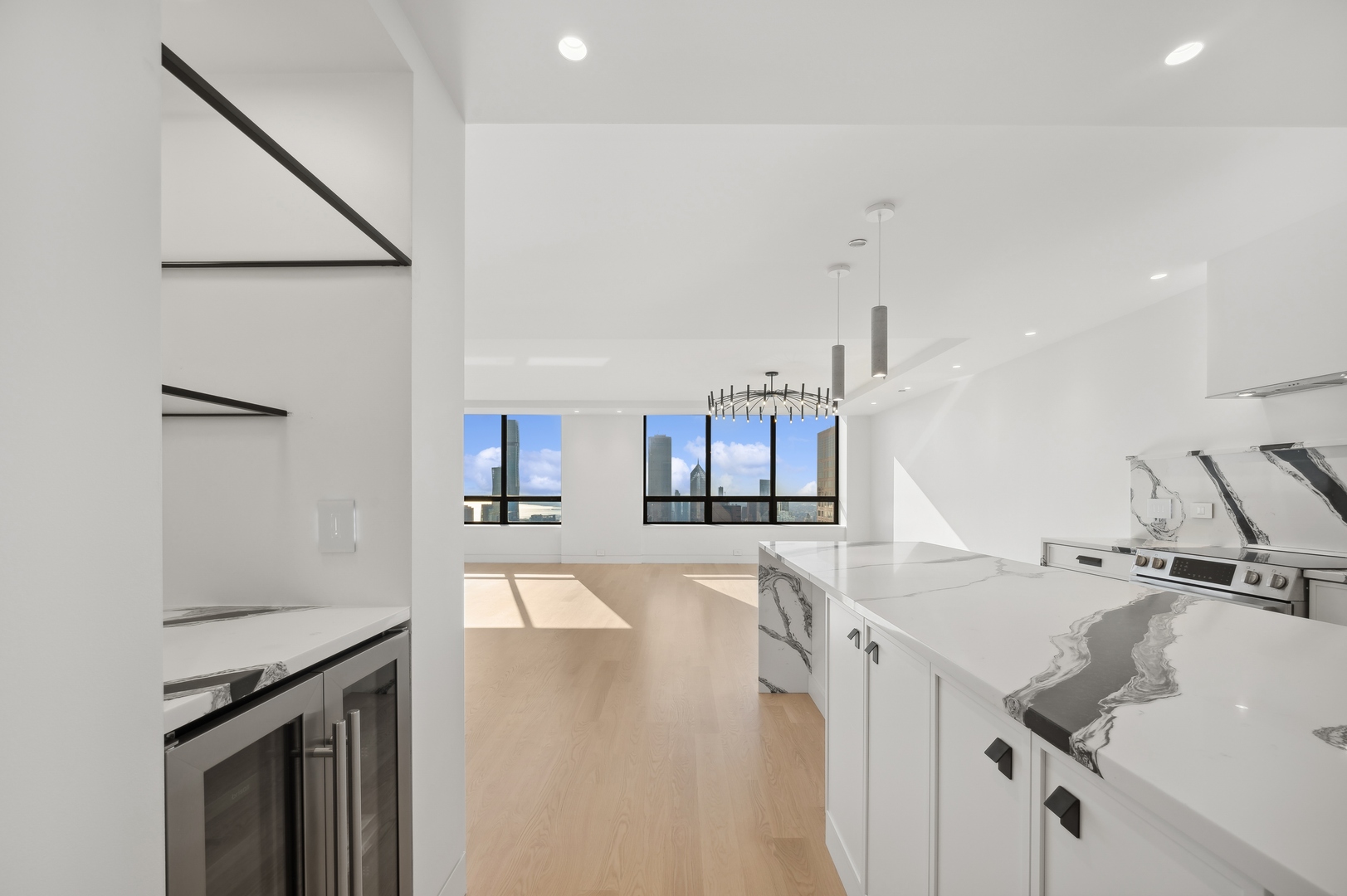 180 E PEARSON Street Unit: 5805