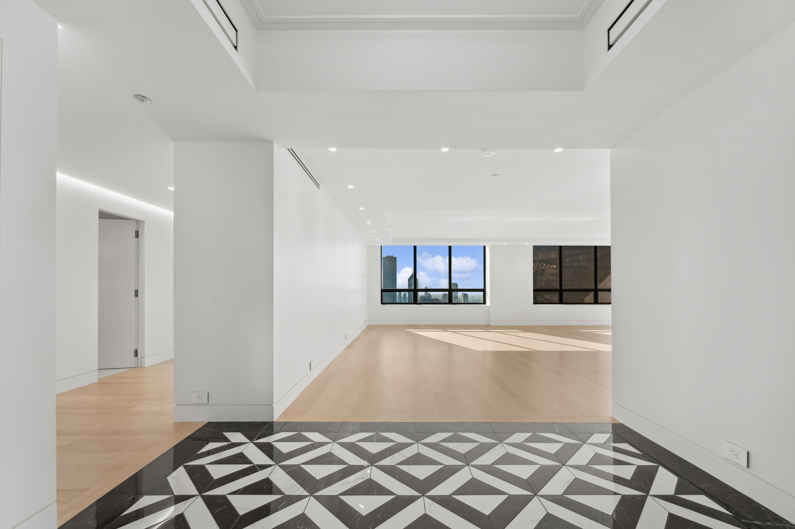 180 E PEARSON Street Unit: 5805