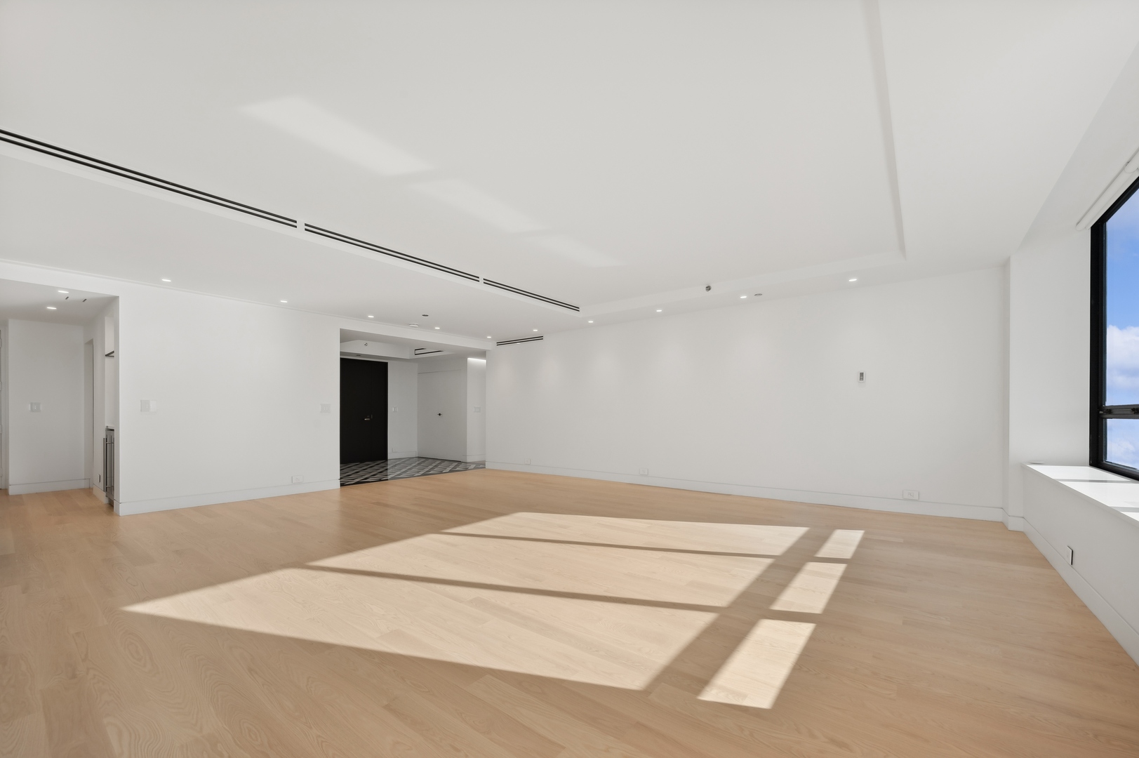 180 E PEARSON Street Unit: 5805