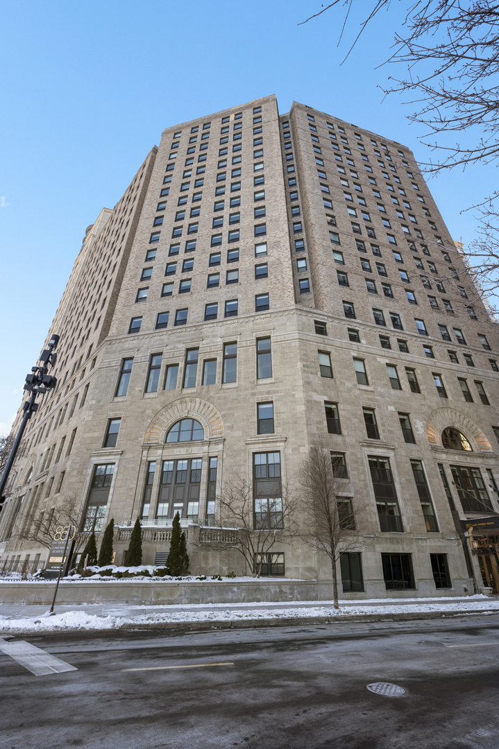 850 N Lake Shore Drive Unit: 612