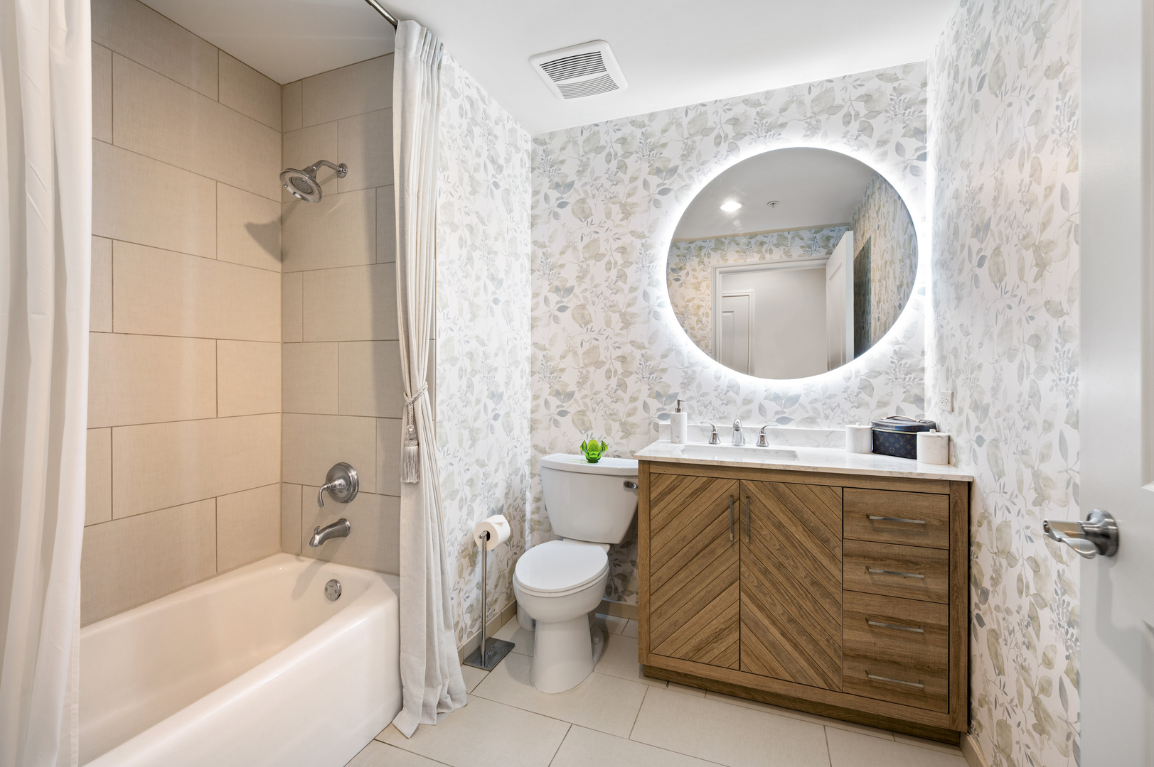 850 N Lake Shore Drive Unit: 612