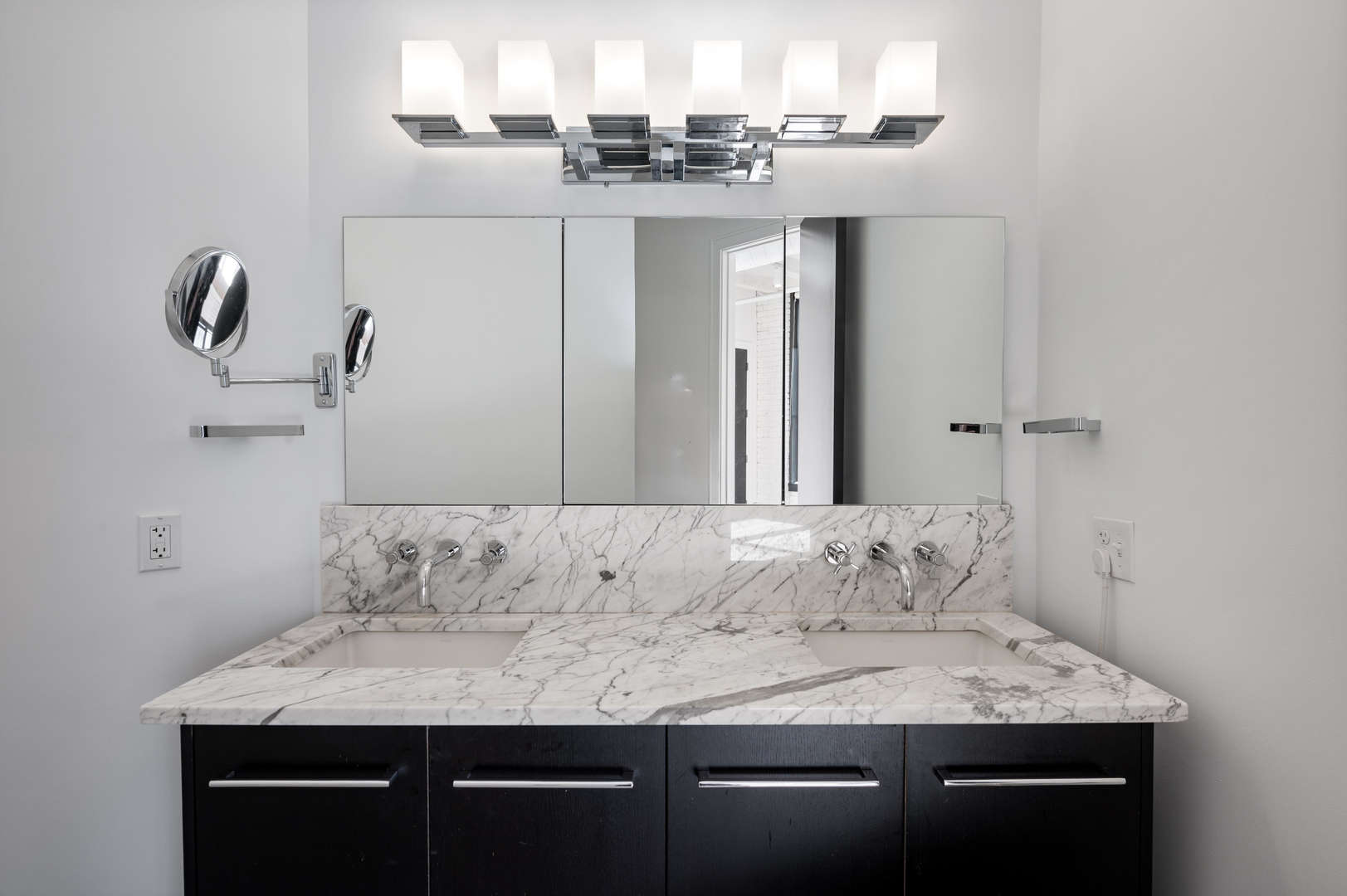 900 W JACKSON Boulevard Unit: 3W