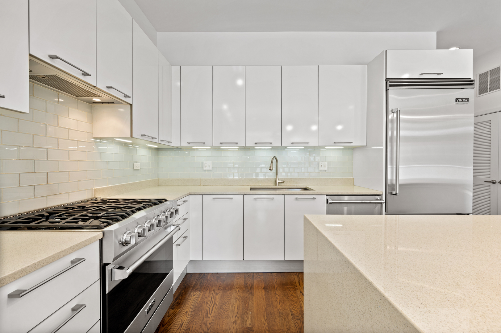 1611 N Hermitage Avenue Unit: 205