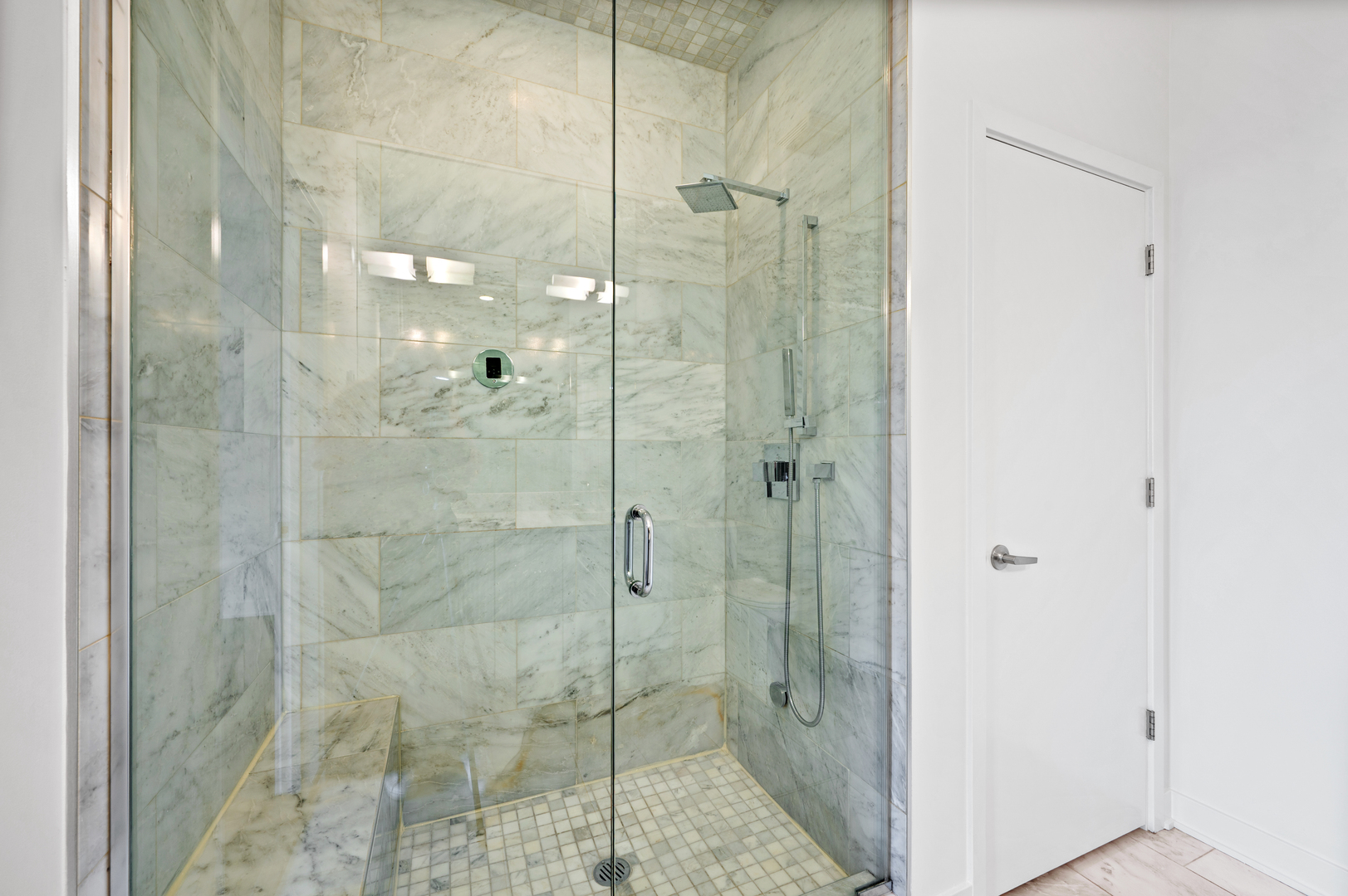 1611 N Hermitage Avenue Unit: 205