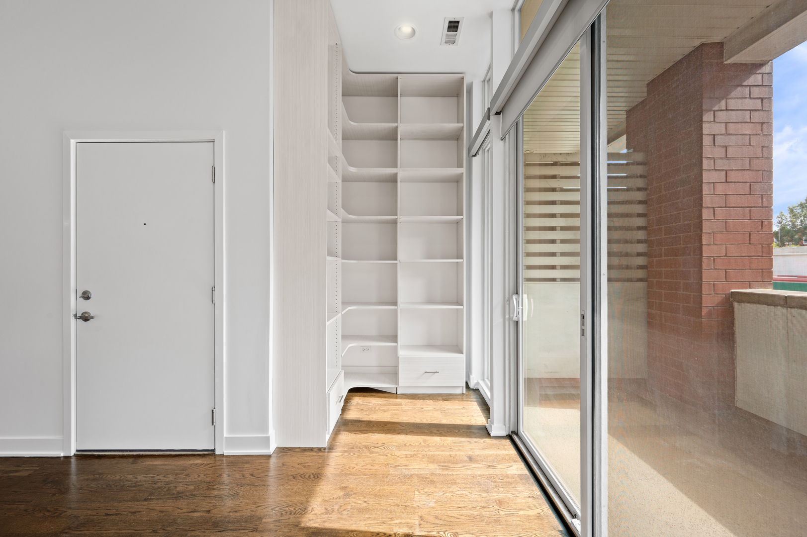 1611 N Hermitage Avenue Unit: 205