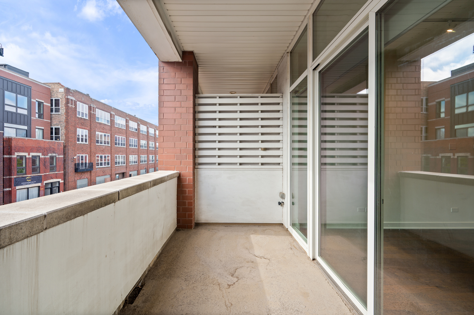 1611 N Hermitage Avenue Unit: 205
