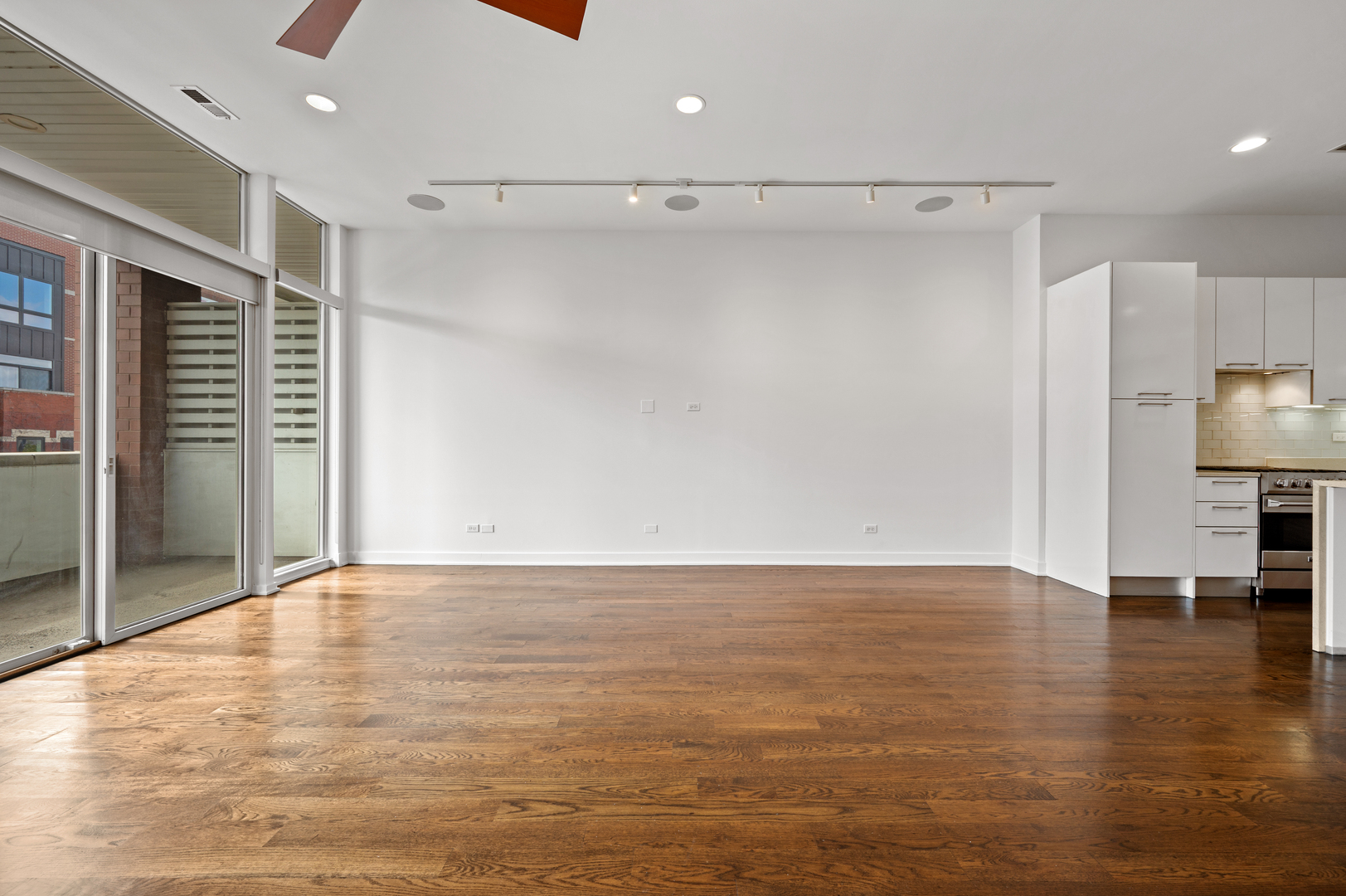 1611 N Hermitage Avenue Unit: 205