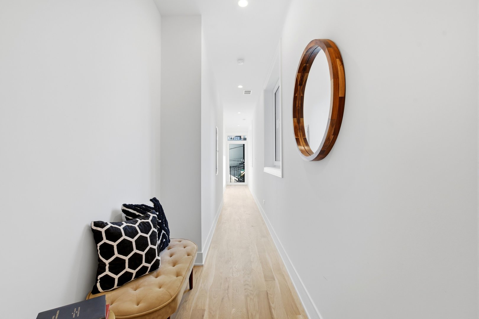 1325 N Artesian Avenue Unit: 2