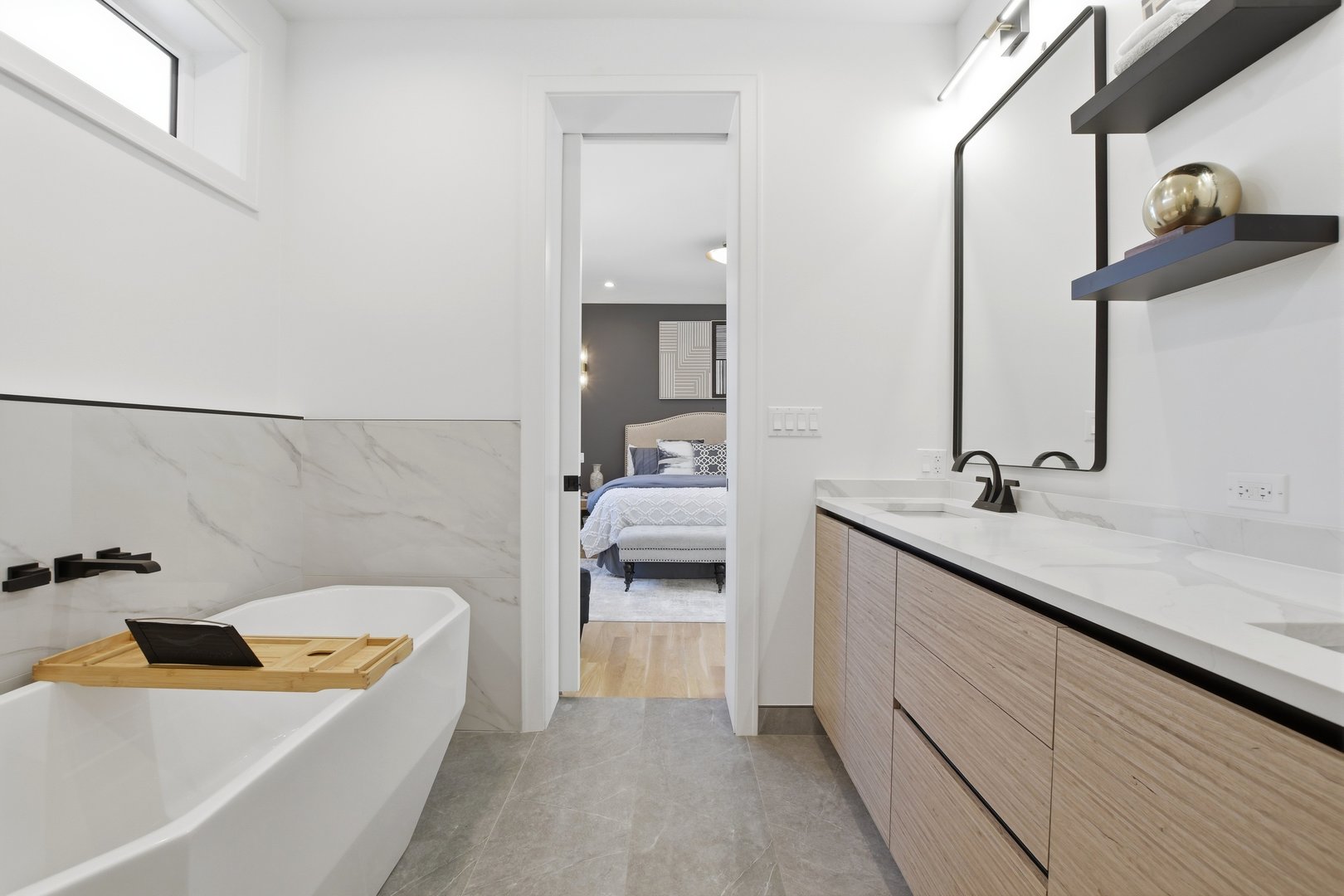 1325 N Artesian Avenue Unit: 2
