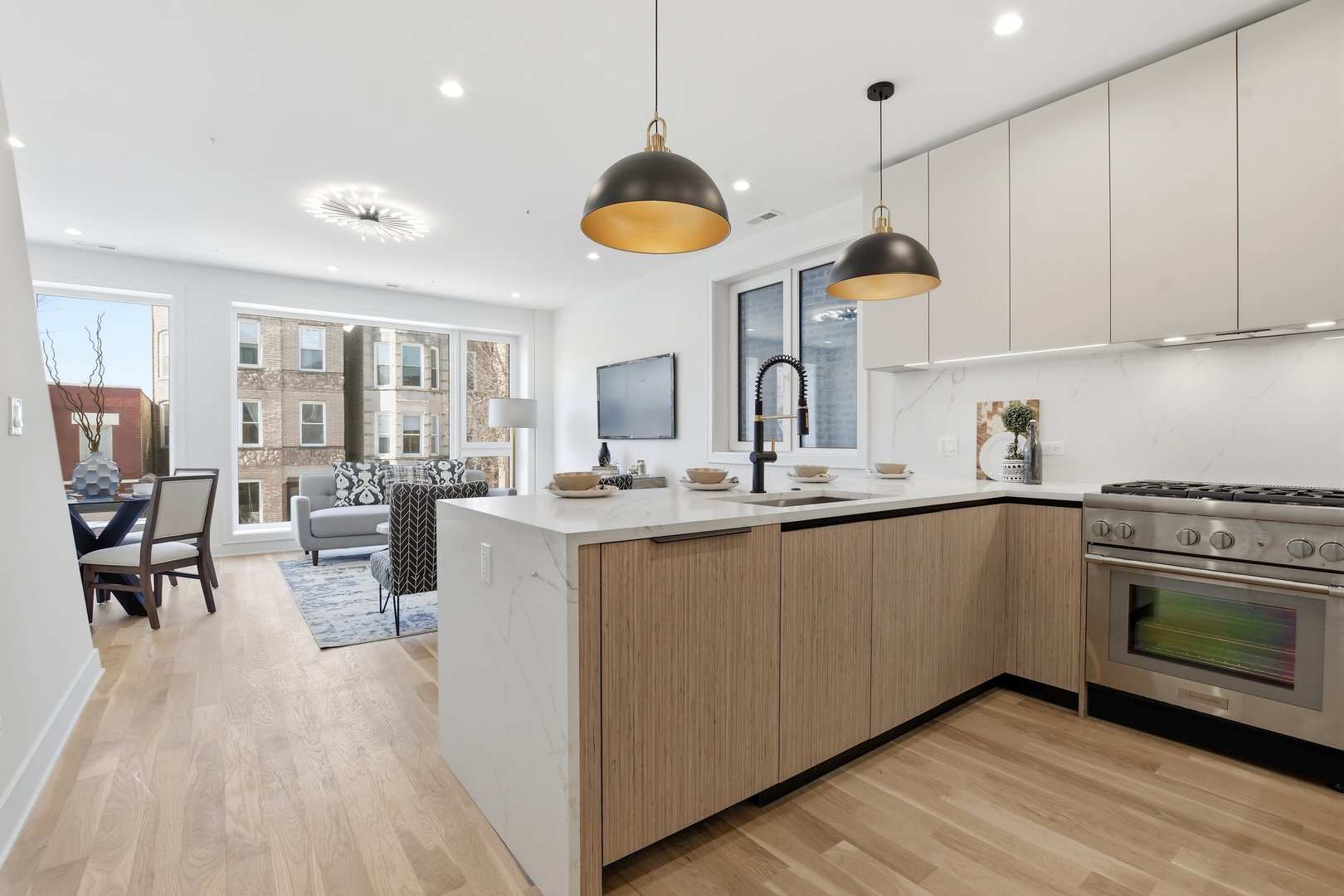 1325 N Artesian Avenue Unit: 2