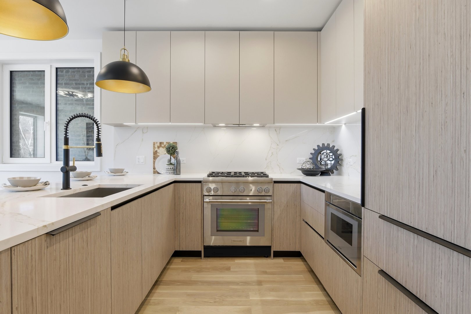 1325 N Artesian Avenue Unit: 2