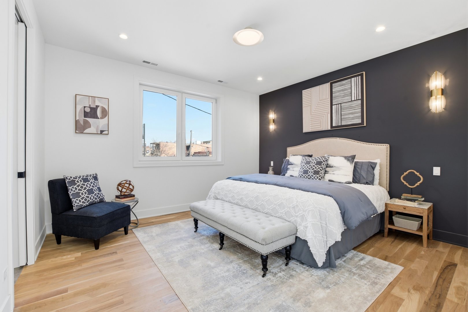1325 N Artesian Avenue Unit: 2