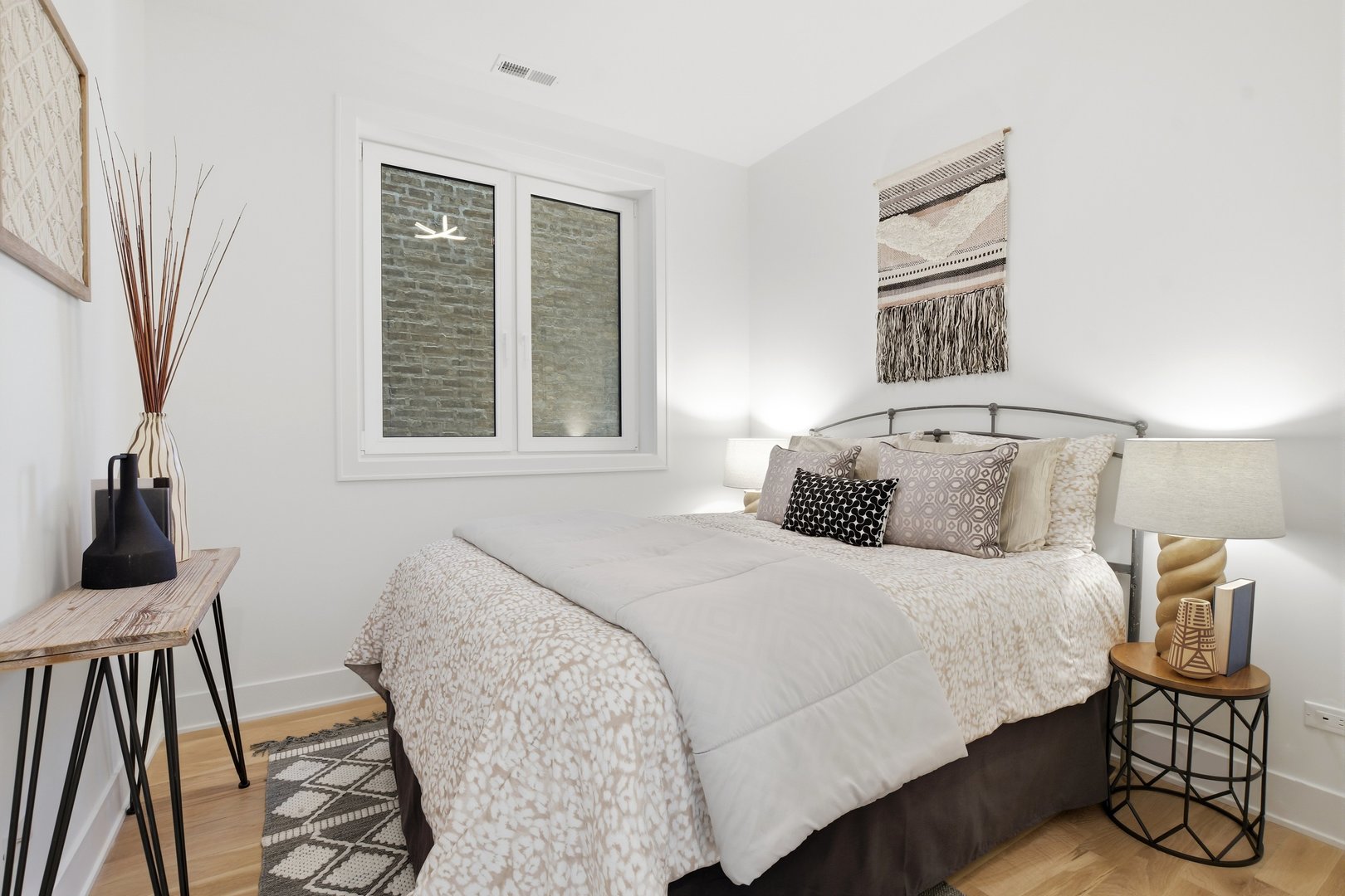 1325 N Artesian Avenue Unit: 2
