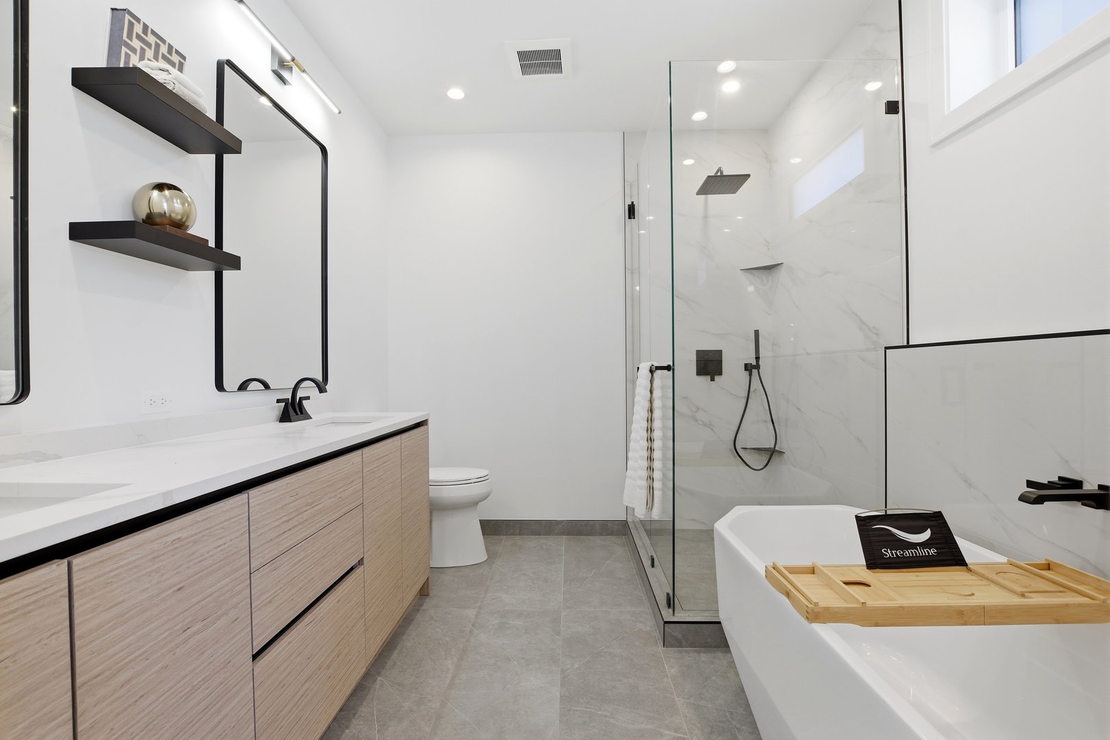 1325 N Artesian Avenue Unit: 2