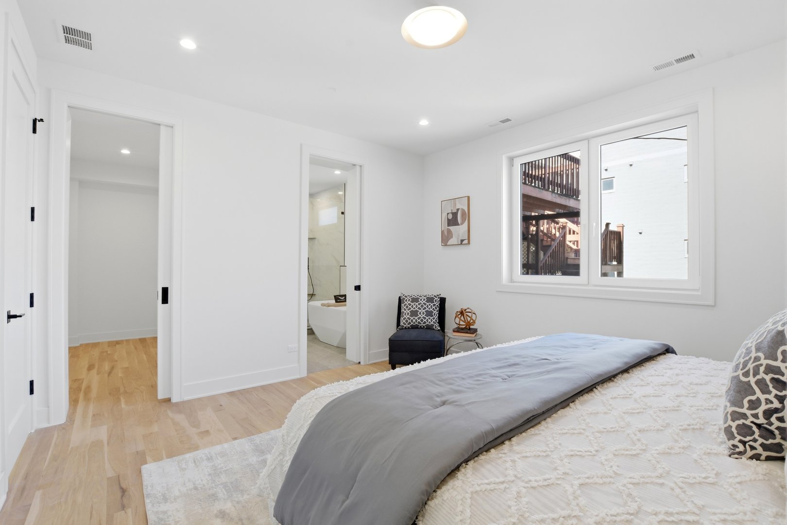 1325 N Artesian Avenue Unit: 2