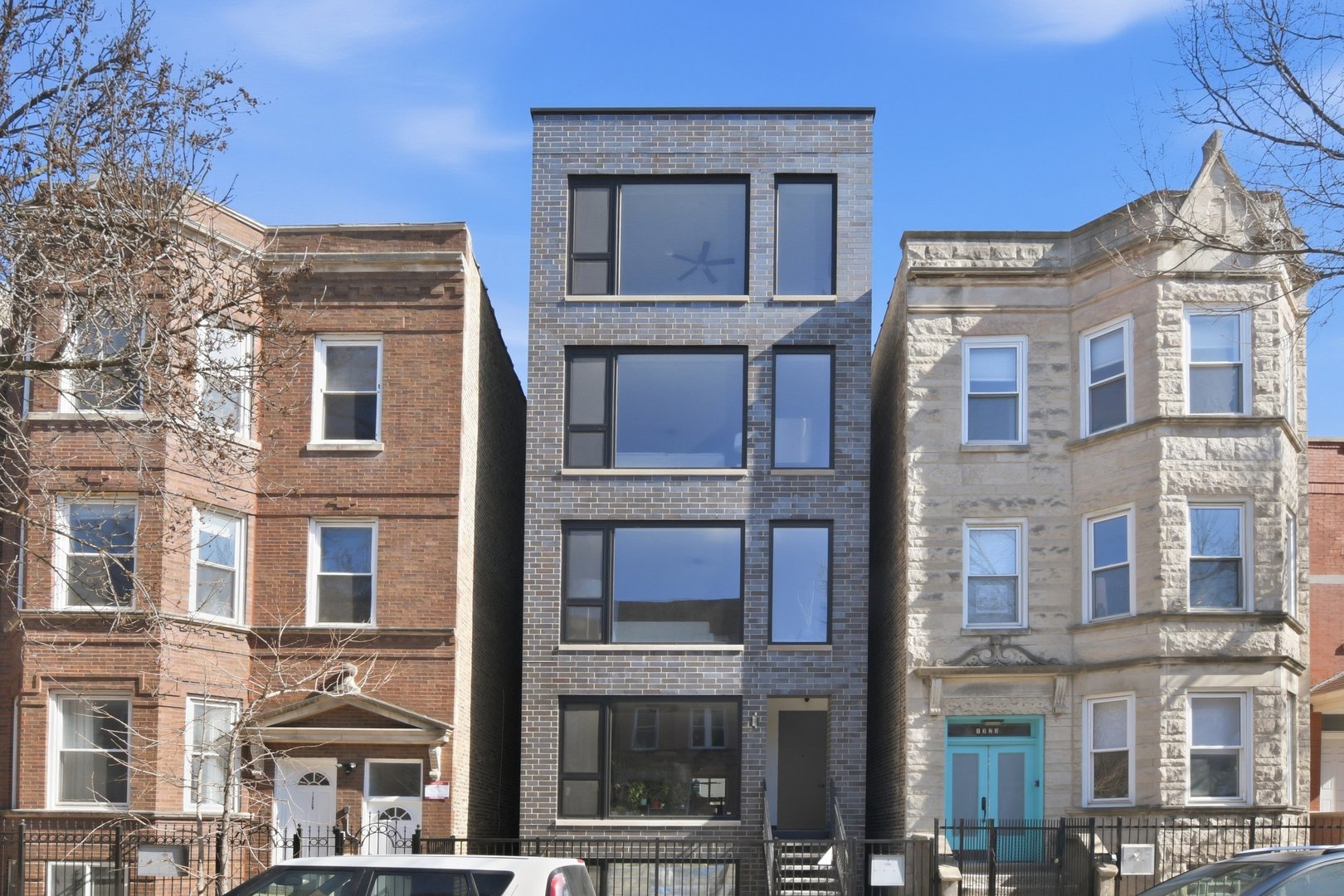 1325 N Artesian Avenue Unit: 2