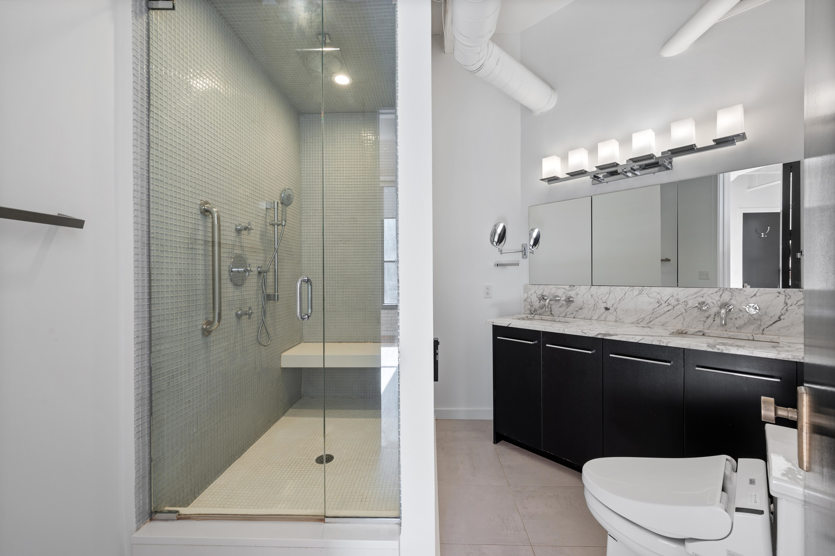 900 W JACKSON Boulevard Unit: 3W