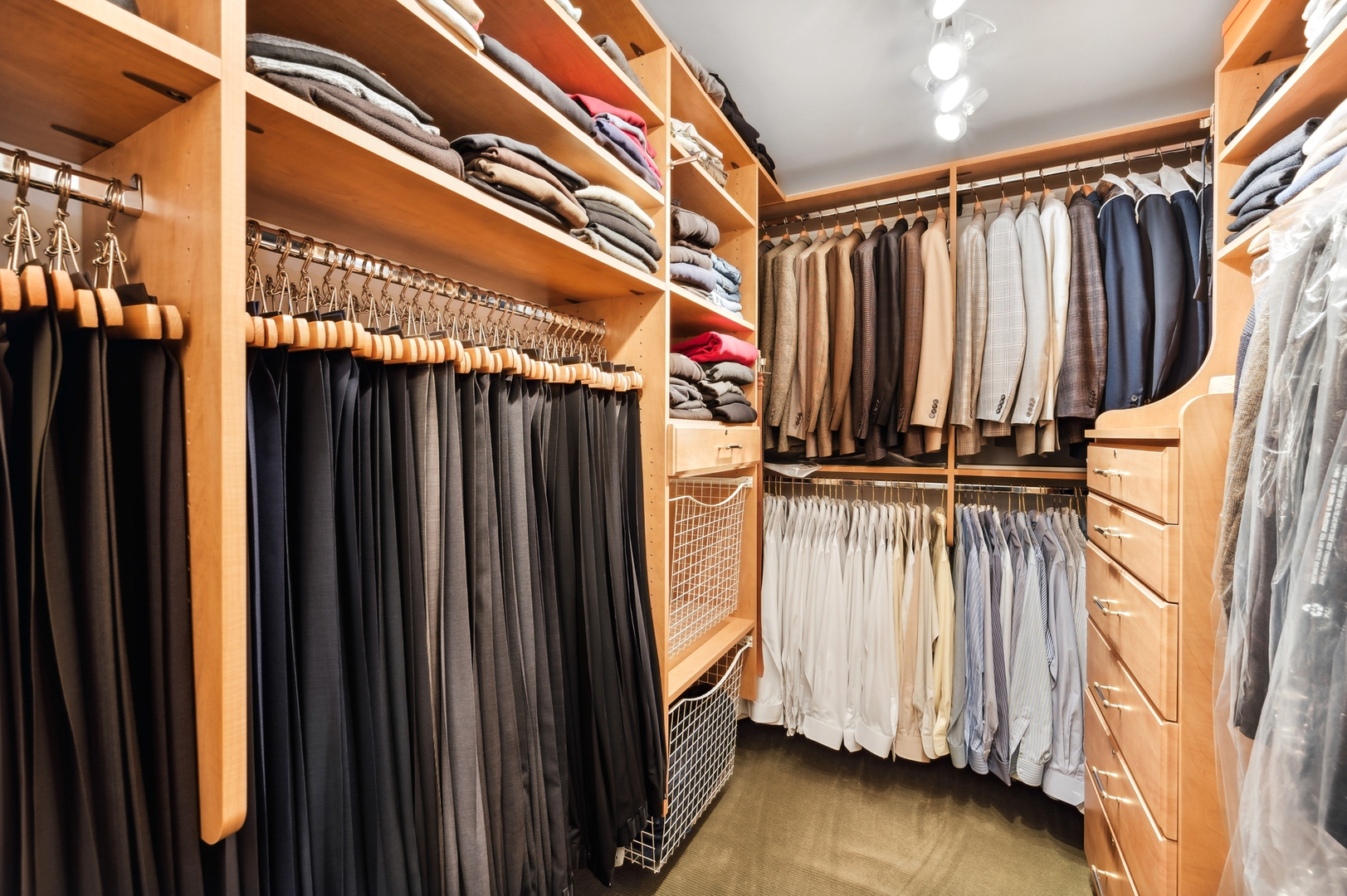 180 E PEARSON Street Unit: 5902