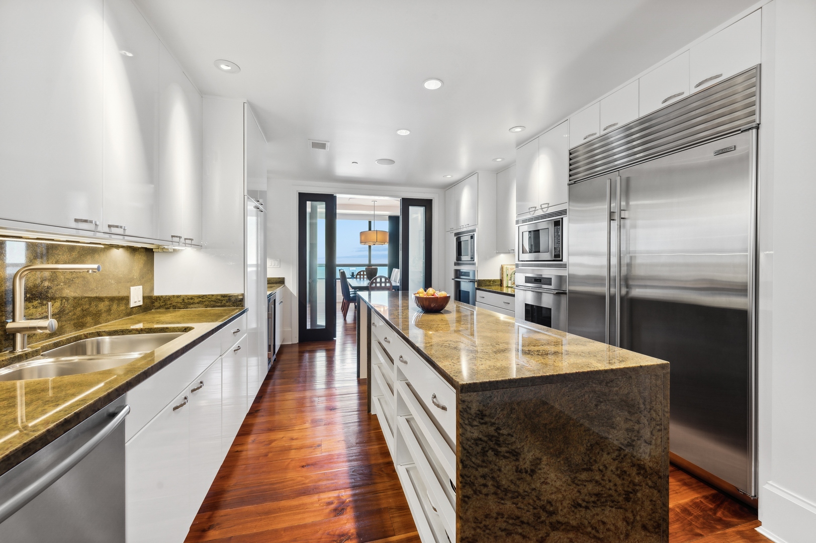 180 E PEARSON Street Unit: 5902