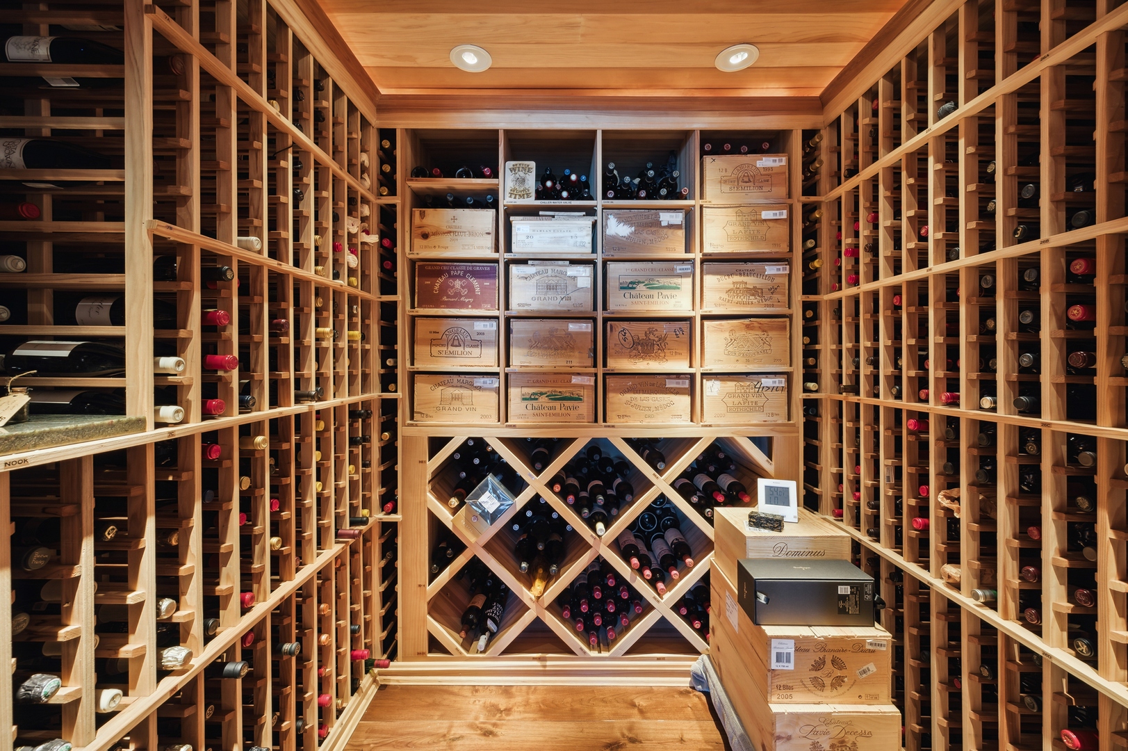 180 E PEARSON Street Unit: 5902