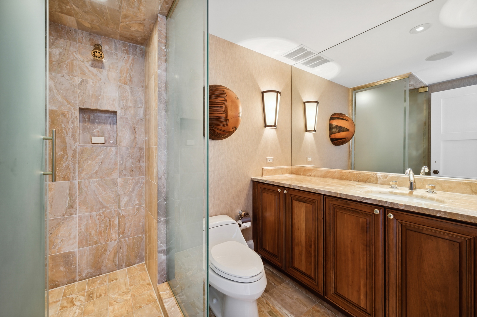 180 E PEARSON Street Unit: 5902