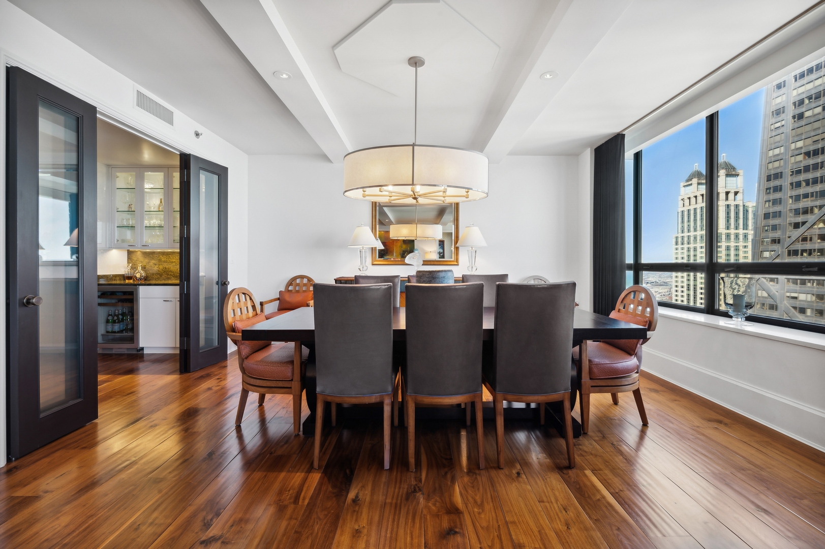 180 E PEARSON Street Unit: 5902