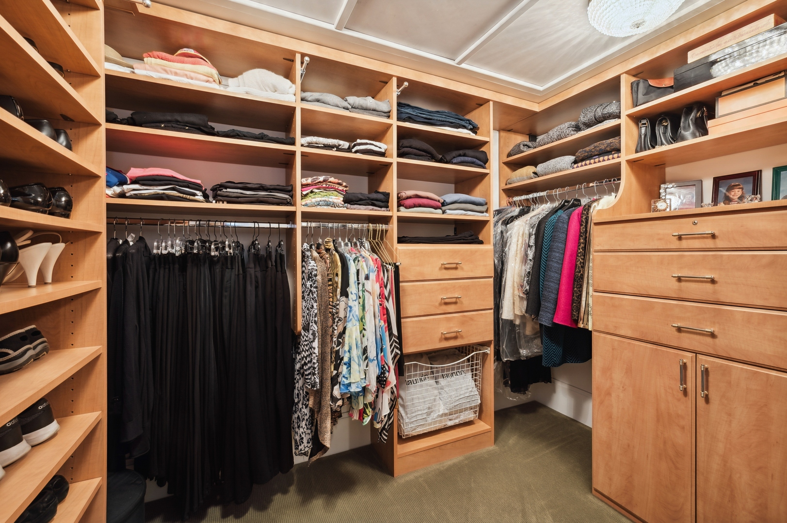 180 E PEARSON Street Unit: 5902