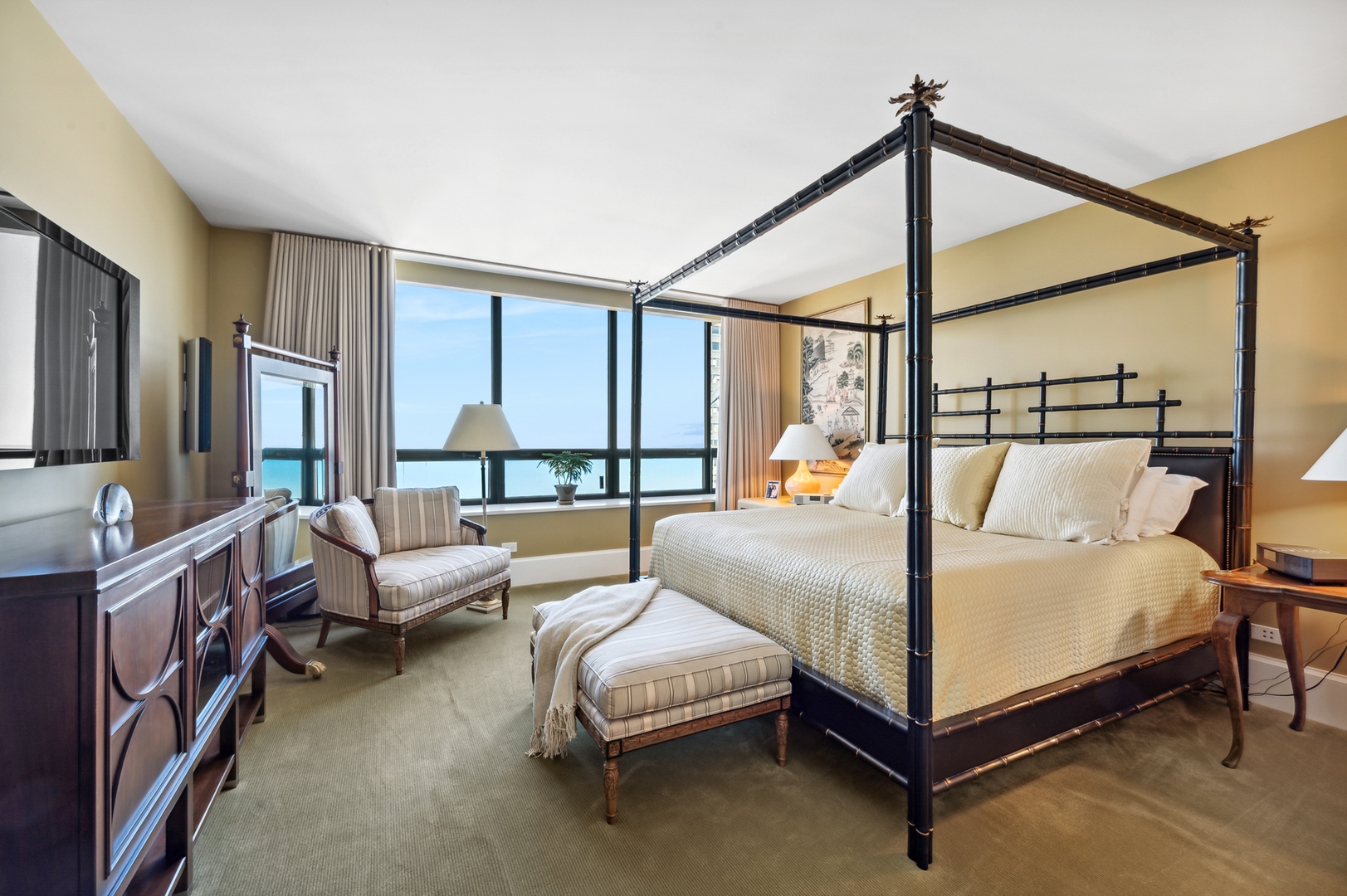 180 E PEARSON Street Unit: 5902