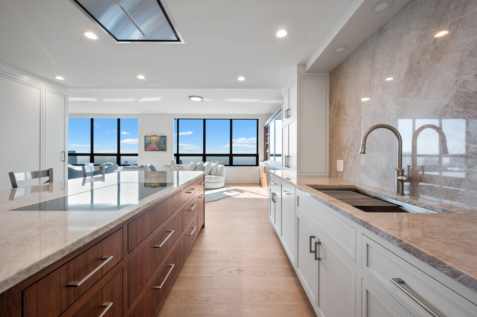 180 E PEARSON Street Unit: 6907