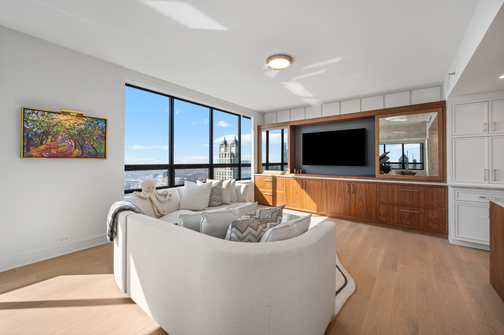 180 E PEARSON Street Unit: 6907