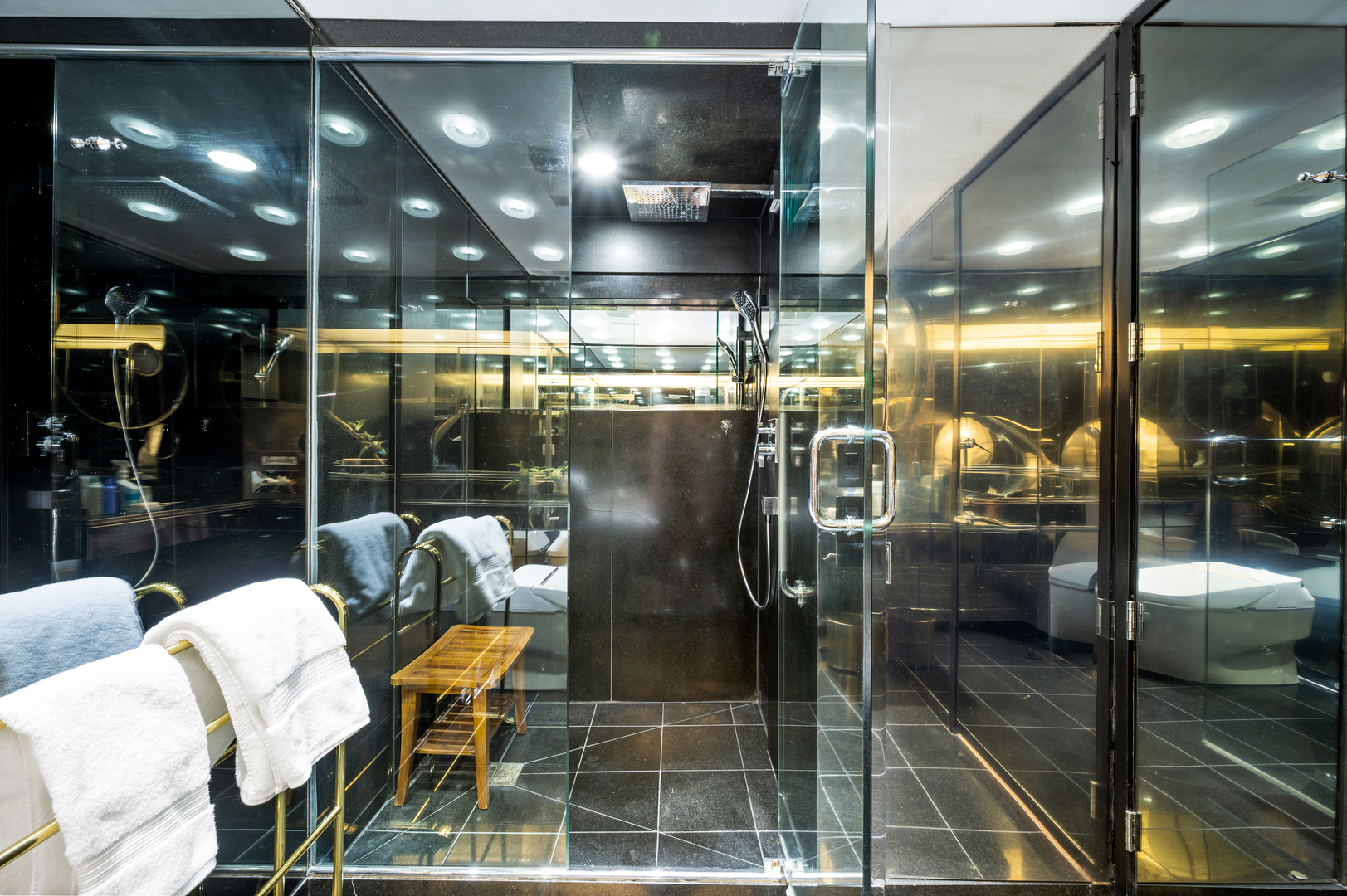 180 E PEARSON Street Unit: 6907