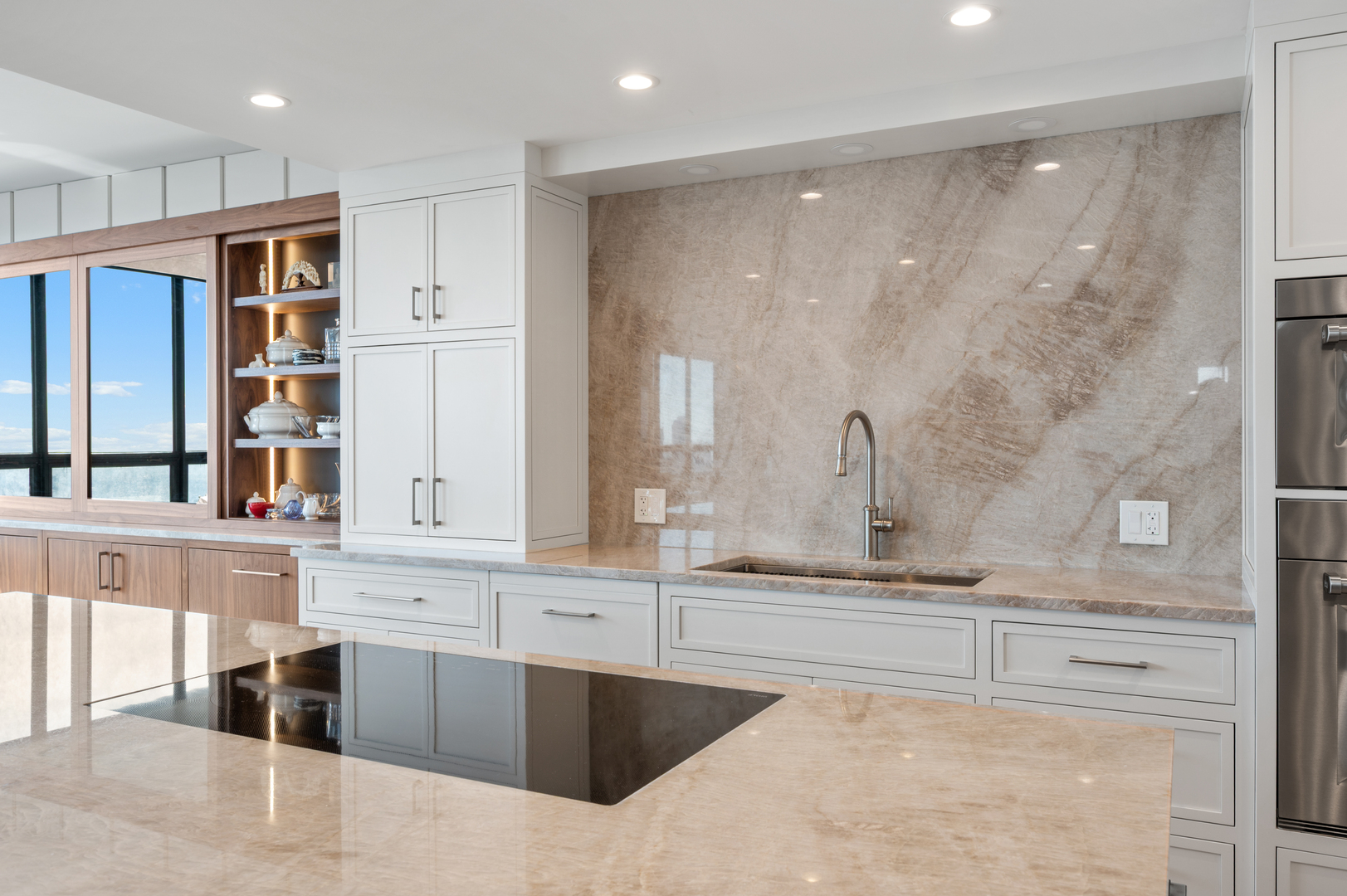 180 E PEARSON Street Unit: 6907