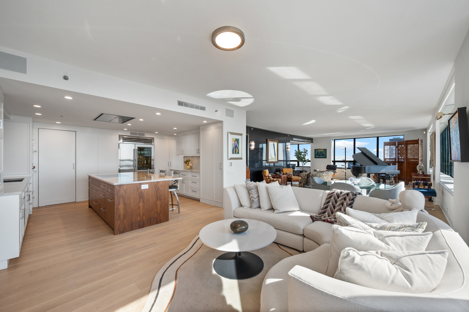 180 E PEARSON Street Unit: 6907